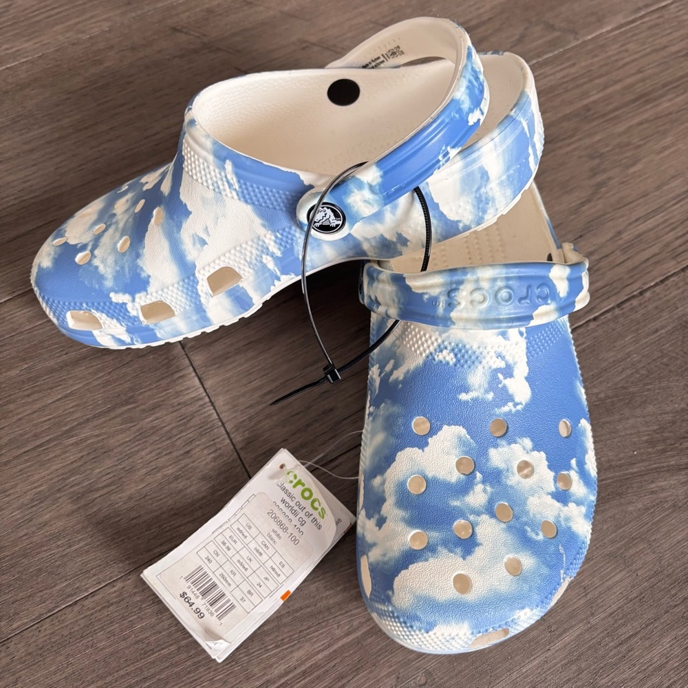 Crocs Classic Clogs – Cloud Print